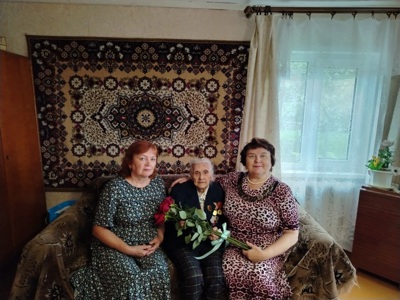 С Днём Независимости Республики Беларусь поздравили ветерана Великой Отечественной войны Кужелевич Надежду Петровну