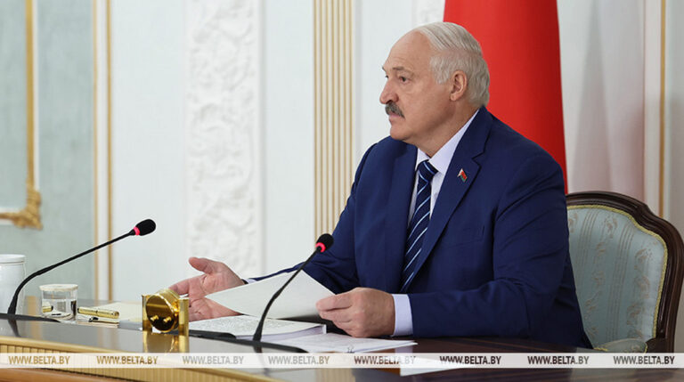 Александр Лукашенко поручил принять самые жесткие меры по всем недостаткам на уборочной