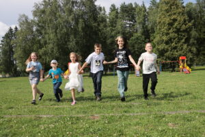 Сюда бы на все лето! Почему школьники выбирают для отдыха лагерь «Вясёлка»