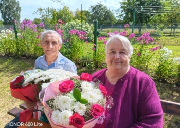 Семью Николая и Галины Гивойна из д. Скрышево Райцевского сельсовета поздравили с изумрудной свадьбой
