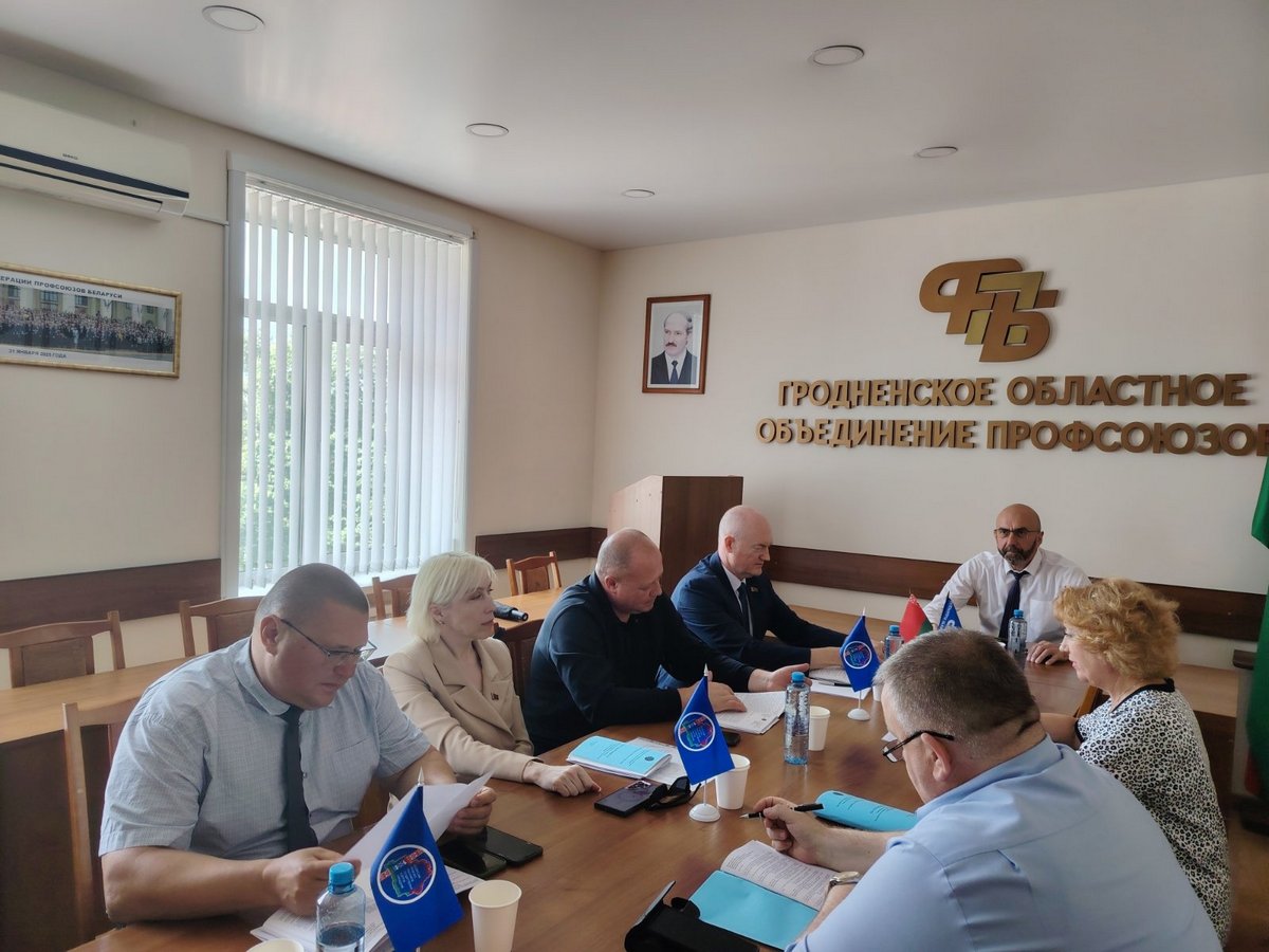 Член Совета Республики Павел Ошурик принял участие в заседании облкомитета профсоюза работников государственных и других учреждений
