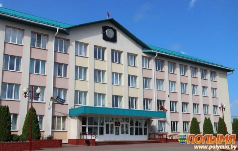 На планерке у председателя райисполкома: предлагать новые услуги и искать кадры