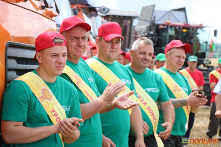 Обряд «Зажинки» провели в СПК «Маяк-Заполье»