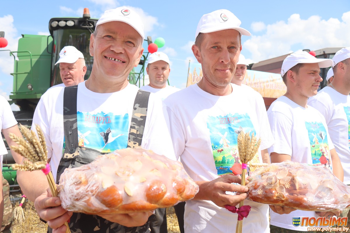 Народный обряд «Зажинки» провели в СПК «Жуховичи» Кореличского района