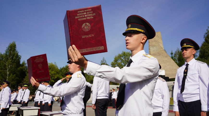 Курсанты Могилевского института МВД и лицеисты принесли присягу на верность Родине