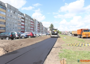 На улице Гагарина заасфальтировали пешеходную дорожку