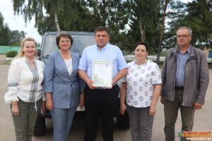 Главный инженер, слесарь и тракторист-машинист получили награды районной профсоюзной организации Белорусского профсоюза работников АПК