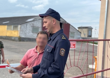 В Кореличском  районе  аграриям на жатве помогают подопечные милиции