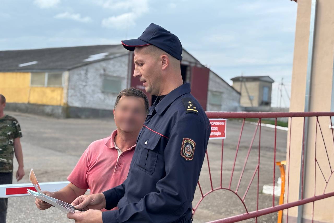 В Кореличском  районе  аграриям на жатве помогают подопечные милиции
