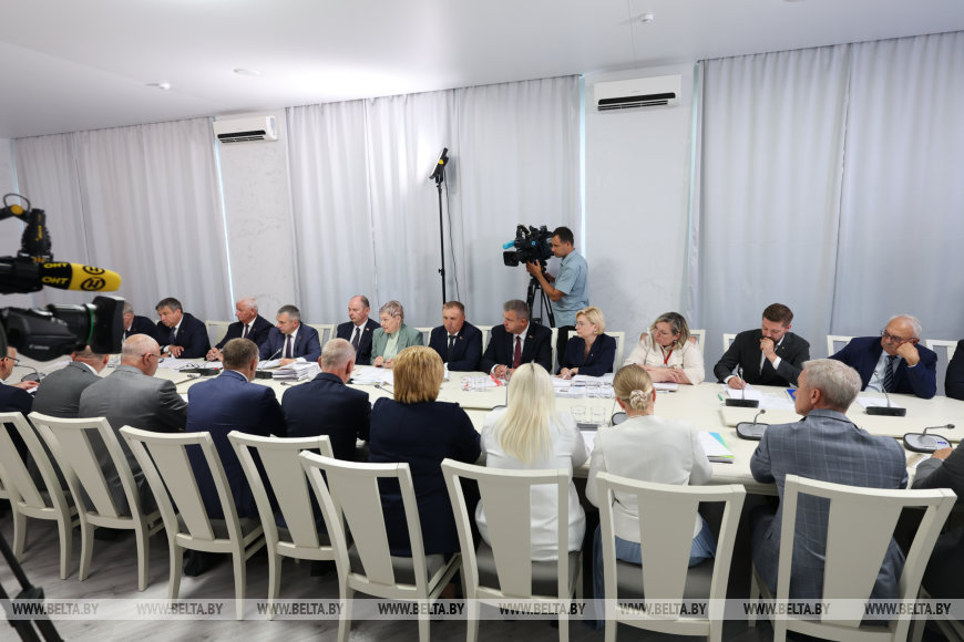 Лукашенко назвал ответственных за формирование спроса в пользу отечественных товаров