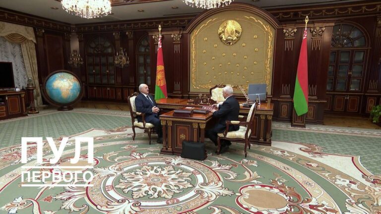 Лукашенко принял с докладом спецпосланника Виктора Шеймана
