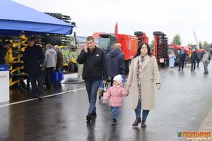 Раритетная техника МЧС, колка дров по-президентски, торговые ряды. Чем удивляли площадки в Кореличах на областных «Дожинках»