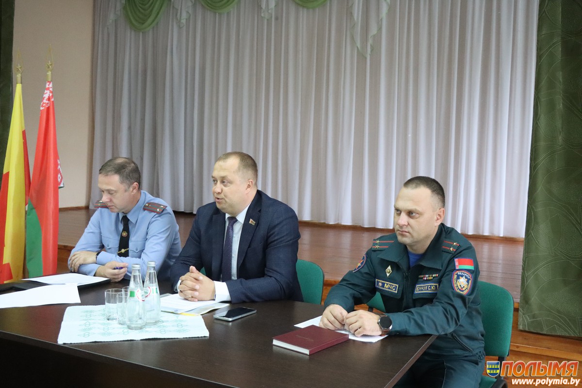 Председатель Кореличского райисполкома Александр Курило в рамках ЕДИ встретился с коллективом СШ г.п. Мир