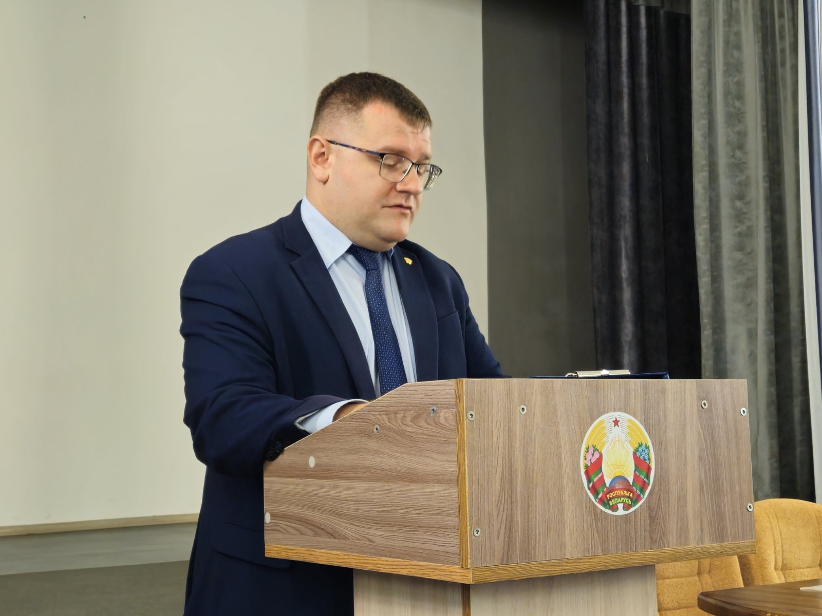 Первый секретарь Гродненской ОО БРСМ Пётр Косицкий в рамках ЕДИ обсудил с коллективом Мирского государственного колледжа значение Дня народного единства