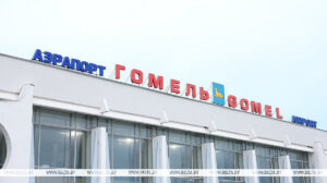 Первый самолет с жителями Алешек приземлился в аэропорту Гомеля