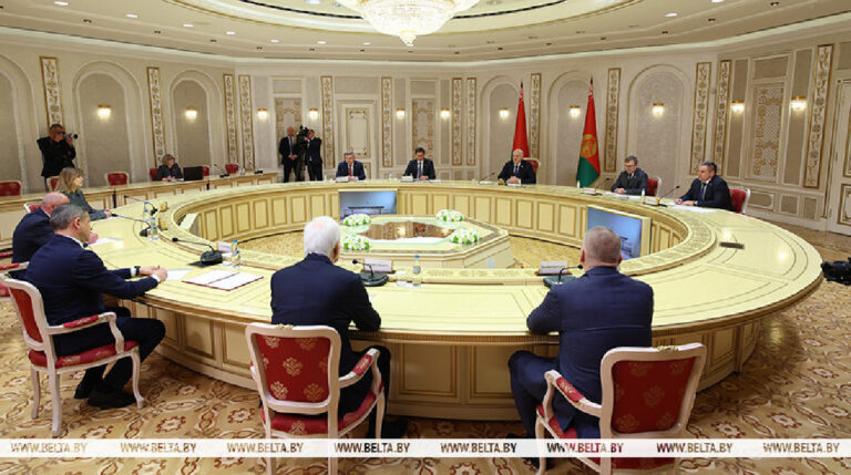 Александр Лукашенко проводит переговоры с губернатором Брянской области