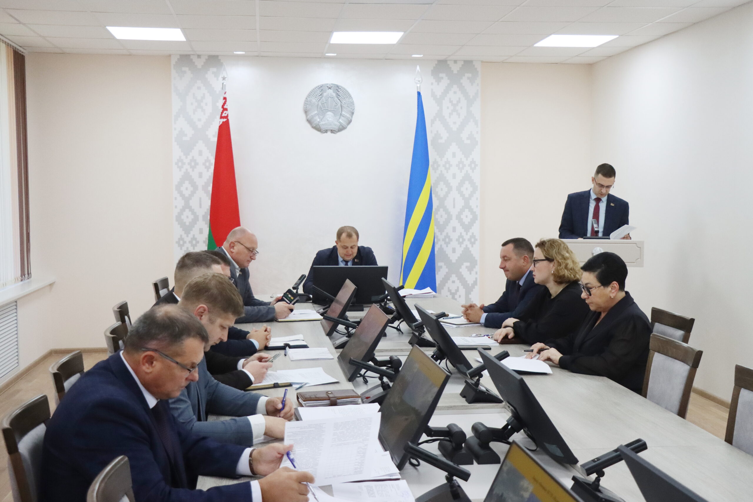 На планерке у председателя Кореличского райисполкома: порядок на земле, мониторинг магазинов, сбор вторичных материальных ресурсов