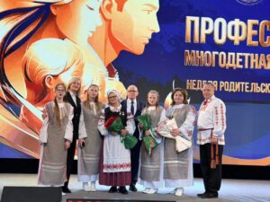 Семья Дубковых из Кореличского района представила Гродненщину на торжестве «Профессия — многодетная мама» в Палате представителей Национального собрания